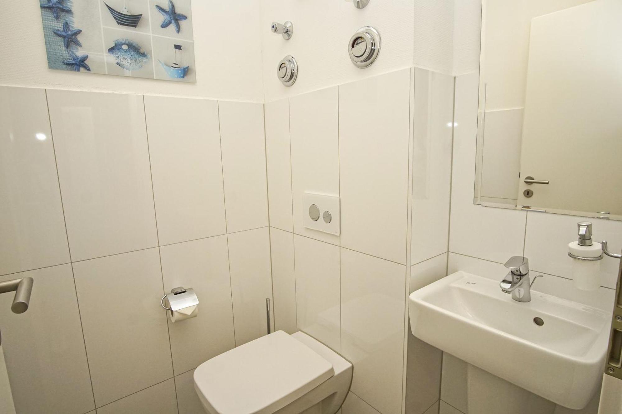 Balkon, Gratis Nutzung Vom Ahoi Erlebnisbad Und Sauna In Sellin- Meeresblick Fewo 59 Goehren  Luaran gambar